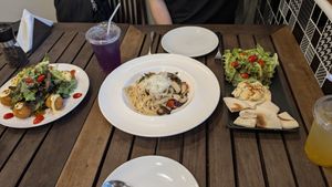 We had more food but I was not able to wait for the rest 😂 everything was delicious 🤤 at Tham Na Chang Kin Phuk - ช้างกินผัก in Bangkok