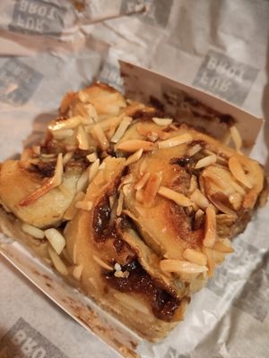 Apfel-Mandel-Schnecke at Zeit für Brot in Heidelberg