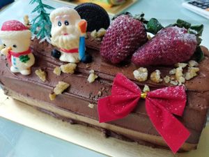 Xmas log cake at Eastern Highland Healthy Cake House 东山 in East Singapore