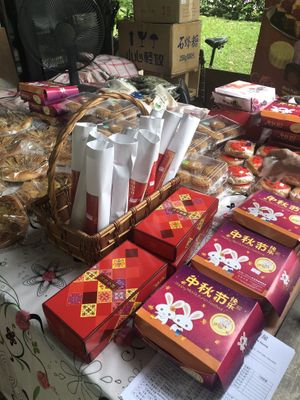 display on table outside  at Eastern Highland Healthy Cake House 东山 in East Singapore
