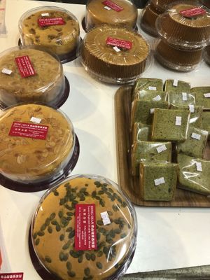 assorted cakes at Eastern Highland Healthy Cake House 东山 in East Singapore