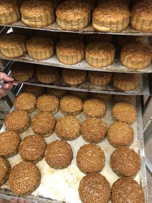 baked mooncakes at Eastern Highland Healthy Cake House 东山 in East Singapore