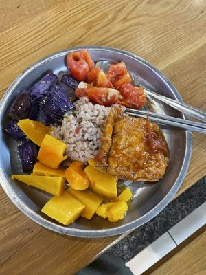 Lunch   at Dai Xiujia Vegetarian - 戴秀佳  in Taipei