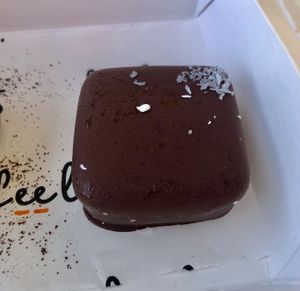 Bounty bar bite  at Feels By The Beach in Dubai