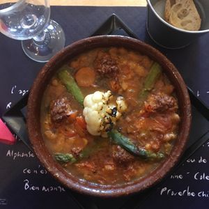 Cassoulets vegan (boulettes végétales, lentilles, haricots blancs)  at le Café de la Comédie in Carcassonne