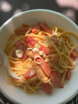 spaghetti con sugo freddo di pomodoro e lemongrass at Botanical Bar in Bologna
