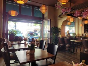 Innenansicht nach außen hin at Sen Vegan in Berlin