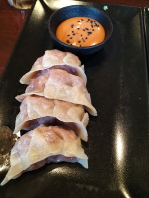 Vegan Cheeseburger Dumplings mit Burgersauce at Dumplinghouse in Kassel