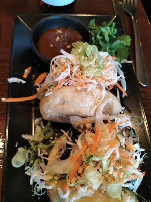 Glazed Tofu Baos mit Erdnussauce at Dumplinghouse in Kassel
