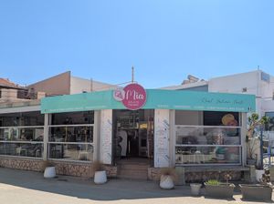 exterior at Mia Gelateria in Crete