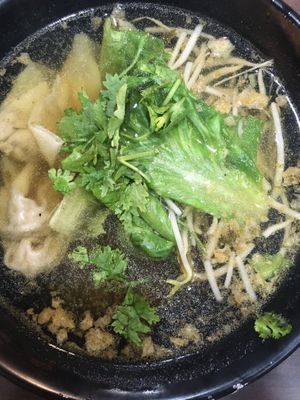 Starch noodles with vegan wontons in soup (before I added the chilli oil)  at Wei Lai Fang - 味萊坊 in Keelung