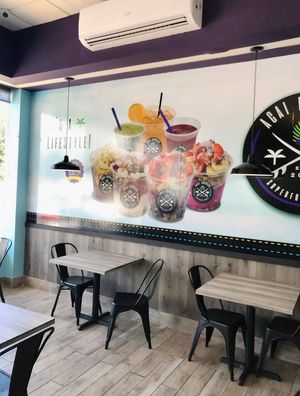 Indoor seating at Açaí Express - Country Club in San Juan