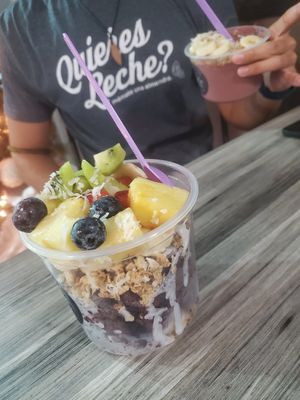 Rainbow bowl (Med) at Açaí Express - Country Club in San Juan
