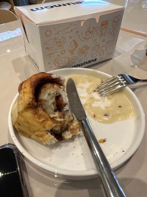Tried the cinnamon roll it’s crispy at the outside and soft in the inside the after taste in ur mouth is indescribable u have to try it yourself! Totally a 5 star for this 😍 at Wownana in Petaling Jaya