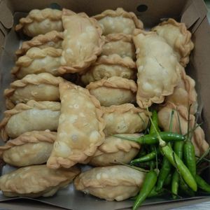 Pastel 7 porsi at Greenshot Vegan Coffee in Denpasar