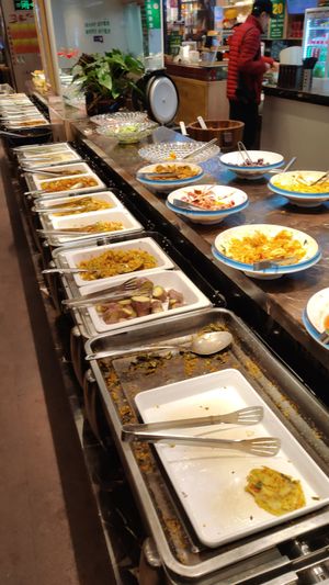  at Sumanxiang Vegetarian Cafeteria Suyan - 素满香素食自助餐厅·素宴 民乐园店 in Xian