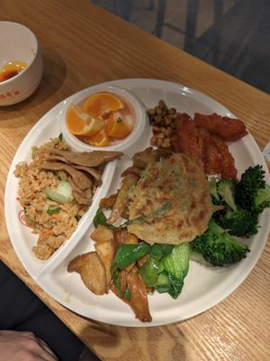  at Sumanxiang Vegetarian Cafeteria Suyan - 素满香素食自助餐厅·素宴 民乐园店 in Xian