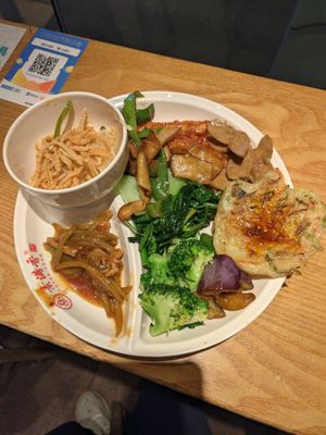  at Sumanxiang Vegetarian Cafeteria Suyan - 素满香素食自助餐厅·素宴 民乐园店 in Xian