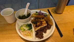 Kelp & tofu soup, lemon tea, mushroom rice, veg, tofu, potatoes at Sumanxiang Vegetarian Cafeteria Suyan - 素满香素食自助餐厅·素宴 民乐园店 in Xian