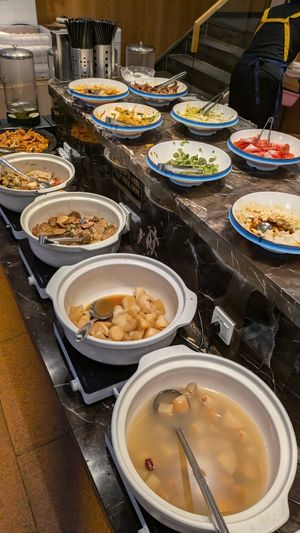  at Sumanxiang Vegetarian Cafeteria Suyan - 素满香素食自助餐厅·素宴 民乐园店 in Xian