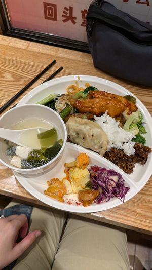 Went back a second time! So good! at Sumanxiang Vegetarian Cafeteria Suyan - 素满香素食自助餐厅·素宴 民乐园店 in Xian