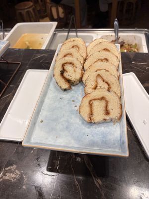   at Sumanxiang Vegetarian Cafeteria Suyan - 素满香素食自助餐厅·素宴 民乐园店 in Xian