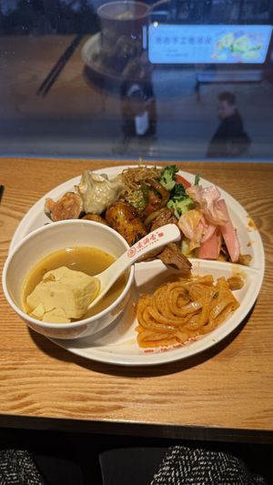   at Sumanxiang Vegetarian Cafeteria Suyan - 素满香素食自助餐厅·素宴 民乐园店 in Xian