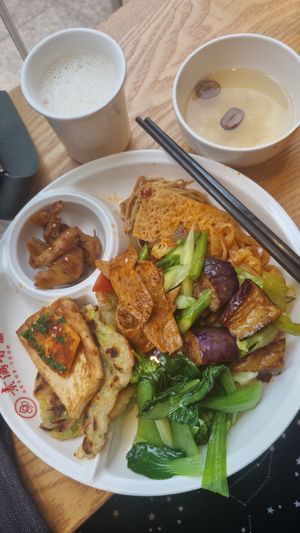  at Sumanxiang Vegetarian Cafeteria Suyan - 素满香素食自助餐厅·素宴 民乐园店 in Xian