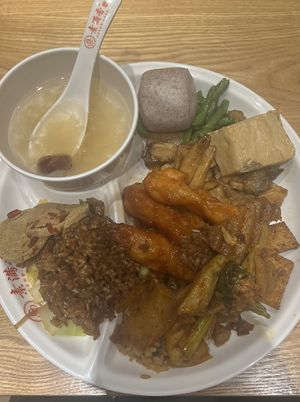   at Sumanxiang Vegetarian Cafeteria Suyan - 素满香素食自助餐厅·素宴 民乐园店 in Xian