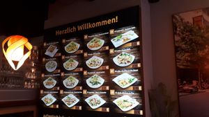 Images of a few dishes at Hanoi Deli Colonnaden in Hamburg