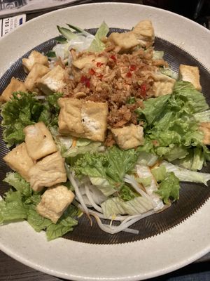 Lauwarmer Salat mit Glasnudeln und Tofu  at Hanoi Deli Colonnaden in Hamburg