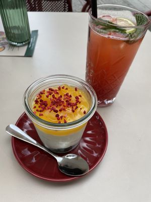 Mango cheesecake and strawberry lemonade   at Kaspar Schmauser in Leipzig