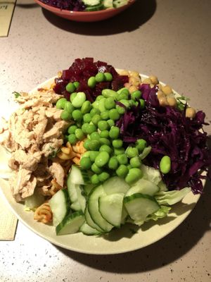 Customized bowl with v-tuna (and tons of protein 💪)  at Kaspar Schmauser in Leipzig