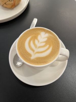 Flat white with oat milk  at Suuapinga - Specialty Coffee in Munich