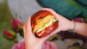 Beetroot bun with poppy seeds, aubergine patty, grated peppers, iceberg lettuce salad, roasted cherry tomatoes sauce, basil at Green M'ama in Naples