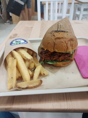  at Green M'ama in Naples