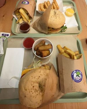 ‘Wild bun’ and ‘Baby bun’ combo meals with onion rings and ‘Mama taquitos'  at Green M'ama in Naples