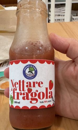 Strawberry nectarrines  at Green M'ama in Naples