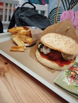  at Green M'ama in Naples