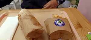 Vegan kebab y patatas at Green M'ama in Naples