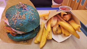 Limited edition special burger at Green M'ama in Naples