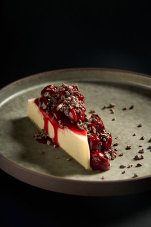 CRACKERS Cheesecake (vegetarisch)
- O.G. Beans Kakaonibs, Kirschen aus dem Sommer
 at Crackers in Berlin