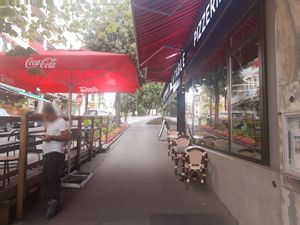 Outdoor seating at La Table de Montreux in Montreux