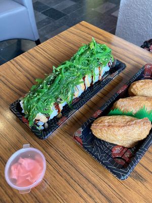 Veggie roll wakame (attention, c’est possible que cela soit servi avec une sauce de type mayonnaise, je n’ai pas demandé si c’était vegan)   at Sushi Soleil in Ans