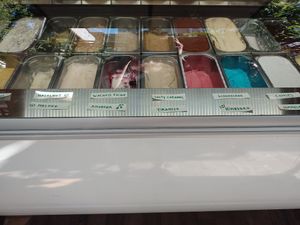 Menu of ice flavours (v for vegan) at Tante Frizzante Event-Bar & KiezGarten Zart Daneben in Berlin