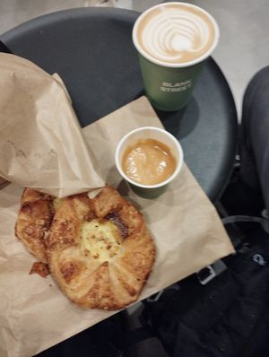 Breakfast at Blank Street Coffee - Ludgate Circus in London