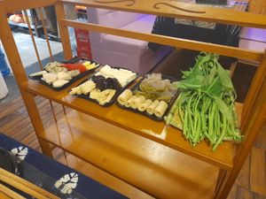 Assortment of vegetables and tofu brought to us in the set menu for 2 (158rmb), including potato, purple potato, tofu, tomato, seaweed, mushrooms... at Yún Shān Zhī Jùn 雲山之菌 in Dali