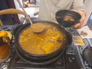 1st step of the hotpot - mushrooms in mushroom broth at Yún Shān Zhī Jùn 雲山之菌 in Dali