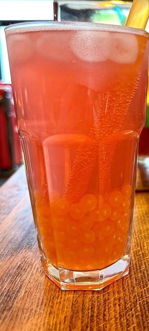 Wassermelonenminze Mango Boba Tee at How Bao in Solingen