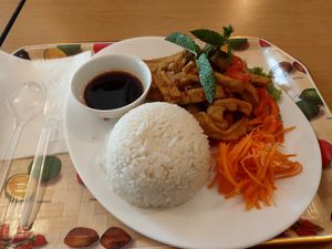 Riz au tofu sauté at Banh Mi Dàu B in Paris